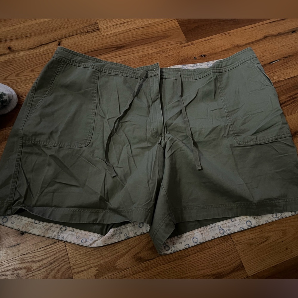 Natural reflection woman shorts